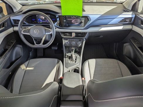 Certified 2022 Volkswagen Taos SE w/ Panoramic Sunroof Package image 15