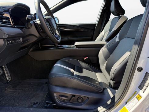 Used 2025 Toyota Camry SE image 9