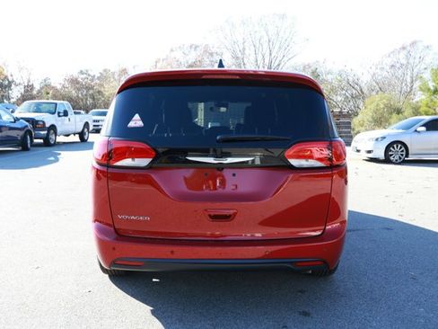 New 2026 Chrysler Voyager LX image 7