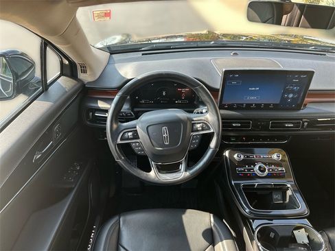 Used 2022 Lincoln Nautilus Reserve image 11