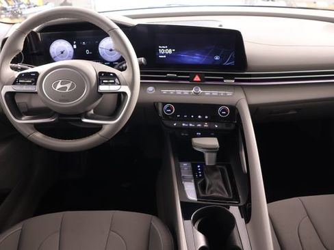 Used 2025 Hyundai Elantra SEL FWD image 2