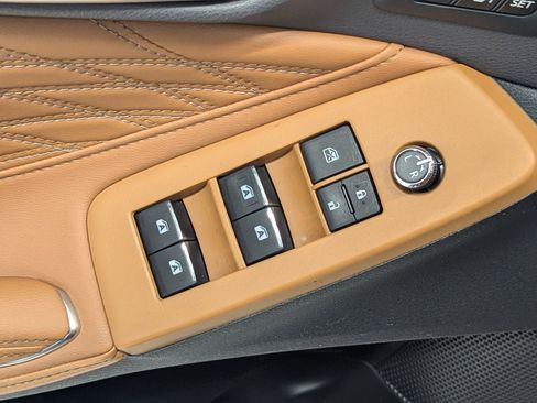 Used 2019 Toyota Avalon Limited image 19