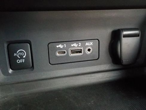 Used 2024 Nissan Sentra SV w/ SV Premium Package image 18