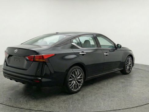 Used 2025 Nissan Altima 2.5 SV FWD image 9