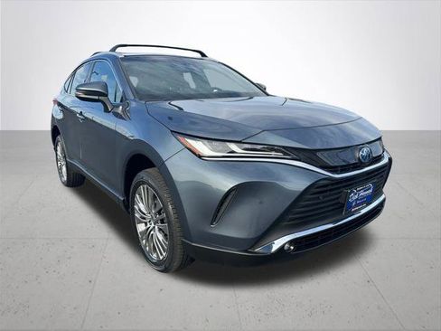 Certified 2024 Toyota Venza XLE image 6