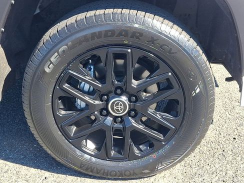 Used 2024 Toyota Tundra Limited image 9