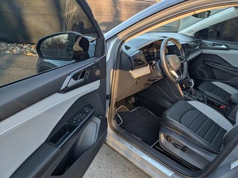 Used 2023 Volkswagen Taos SEL image 27