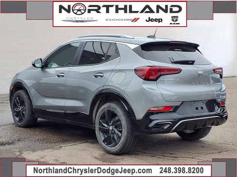 Used 2024 Buick Encore GX Sport Touring image 2