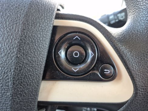 Used 2016 Toyota Prius Two FWD image 12