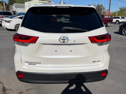 Used 2017 Toyota Highlander SE w/ Carpet Mat Package AWD/4WD image 6