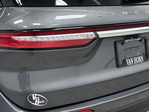 Used 2025 Lincoln Corsair AWD image 38