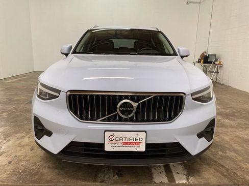 Used 2025 Volvo XC40 B5 Plus image 2