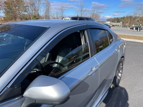 Used 2018 Toyota Camry L image 11