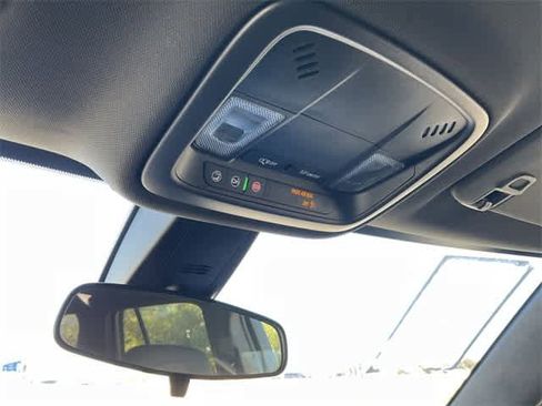 Used 2023 Chevrolet Traverse LT image 25