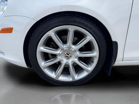 Used 2010 Volkswagen Eos Lux FWD image 30