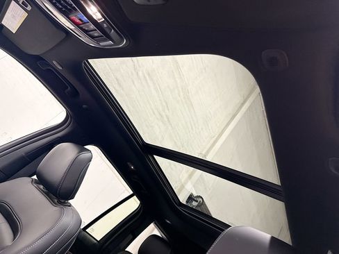 New 2025 Jeep Grand Cherokee Limited w/ Black Appearance Package image 20