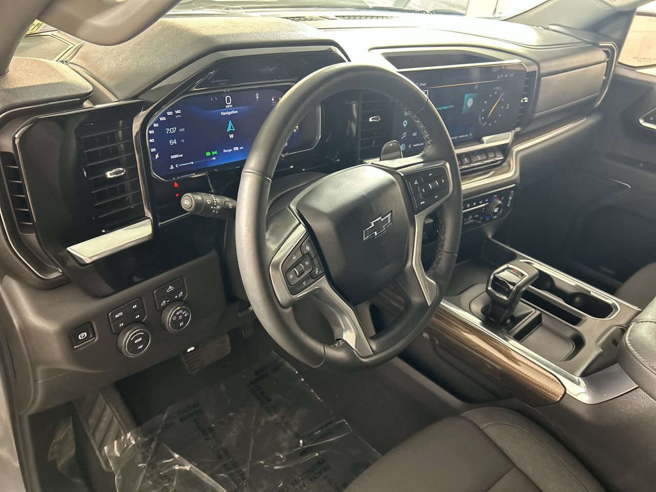 Used 2026 Chevrolet Silverado 1500 LT Trail Boss w/ Dark Appearance Package AWD/4WD image 12