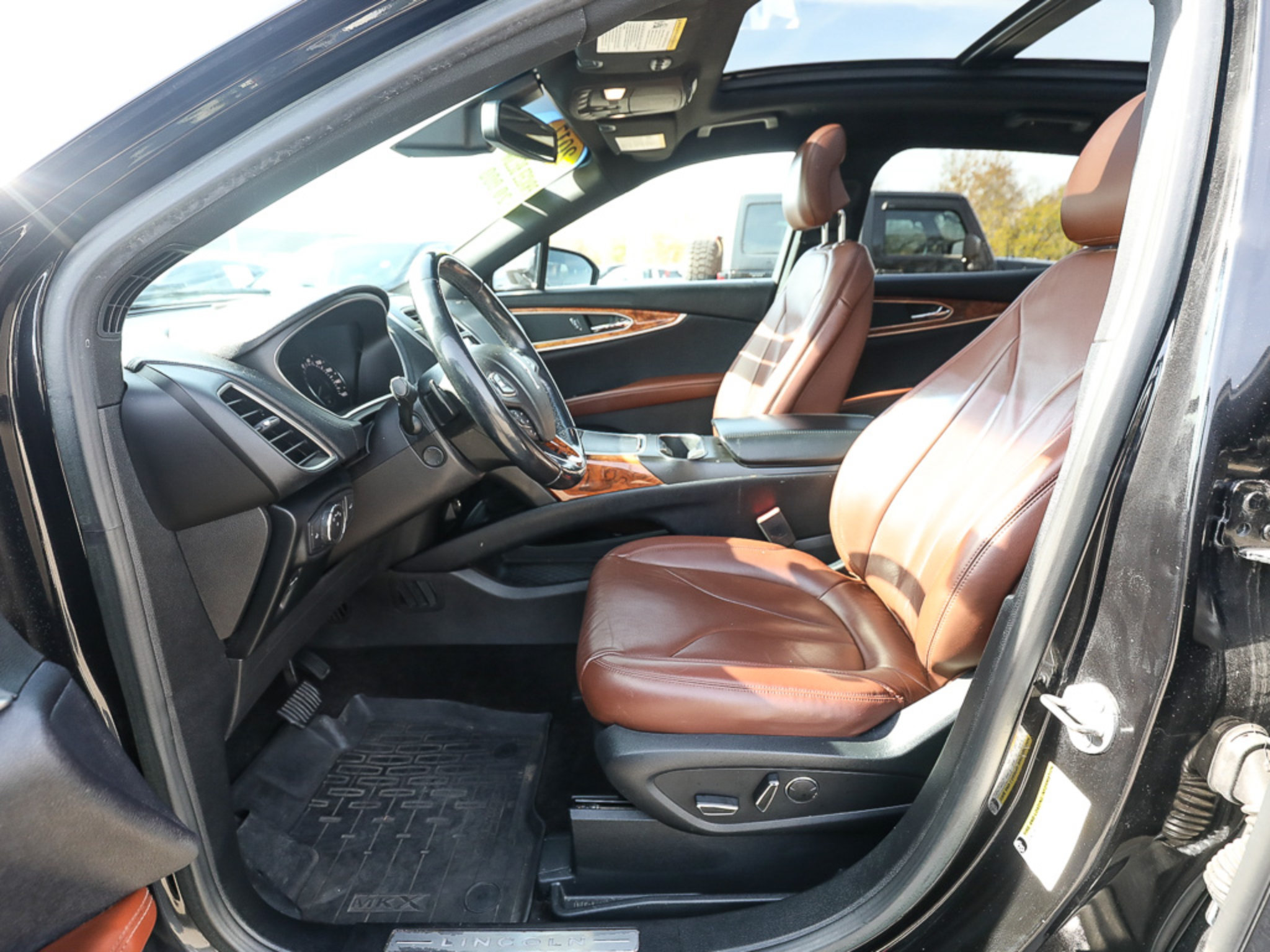 Used 2017 Lincoln MKX Reserve w/ Lincoln MKX Climate Package AWD/4WD image 12