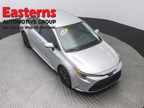 Used 2021 Toyota Corolla LE FWD image 3