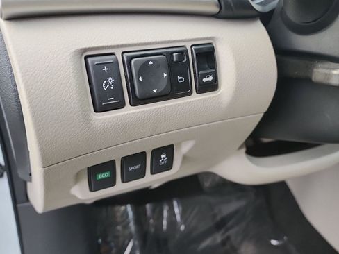 Used 2017 Nissan Sentra SL image 14