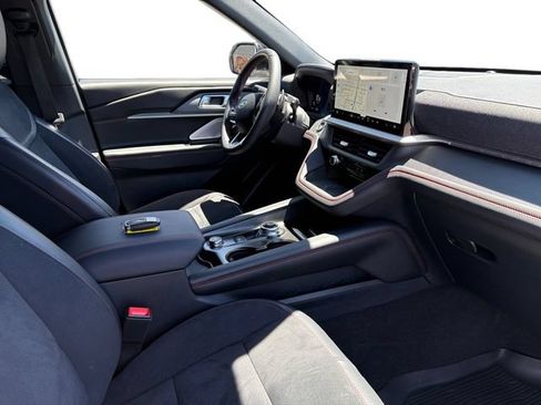 Certified 2025 Ford Explorer ST AWD/4WD image 15