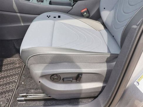 New 2025 Volkswagen Tiguan SE AWD/4WD image 14