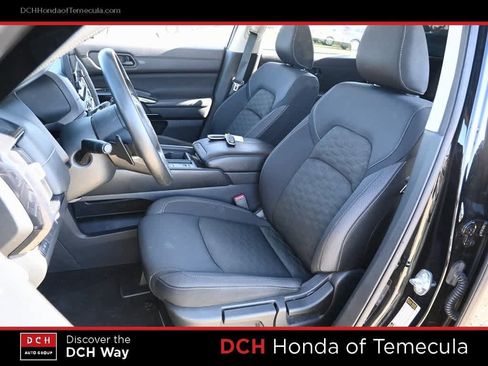 Used 2024 Nissan Pathfinder S image 17