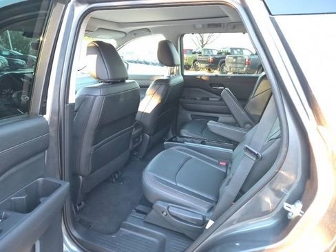 Used 2025 Nissan Pathfinder SL w/ SL Premium Package image 17
