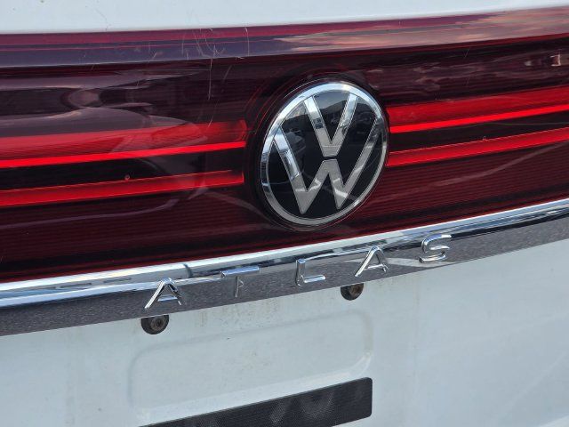 Used 2024 Volkswagen Atlas Cross Sport SE w/ Panoramic Sunroof Package AWD/4WD image 16