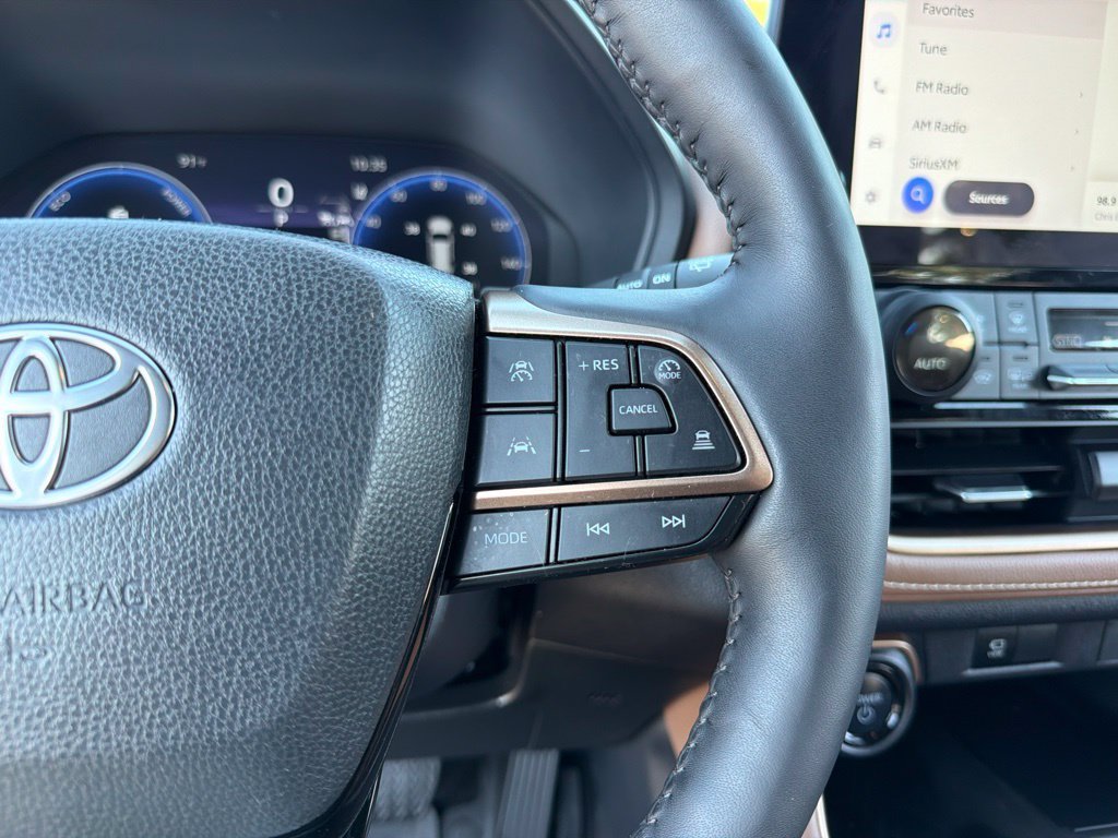 Used 2025 Toyota Grand Highlander AWD Hybrid image 18