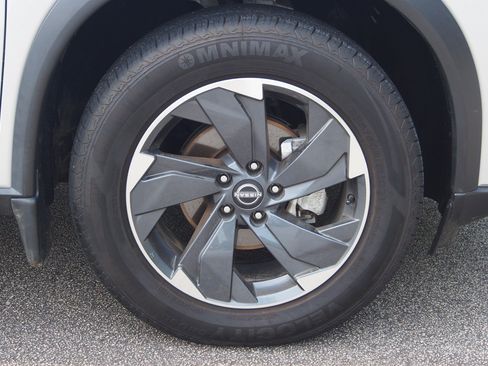 Used 2024 Nissan Rogue SV FWD image 9