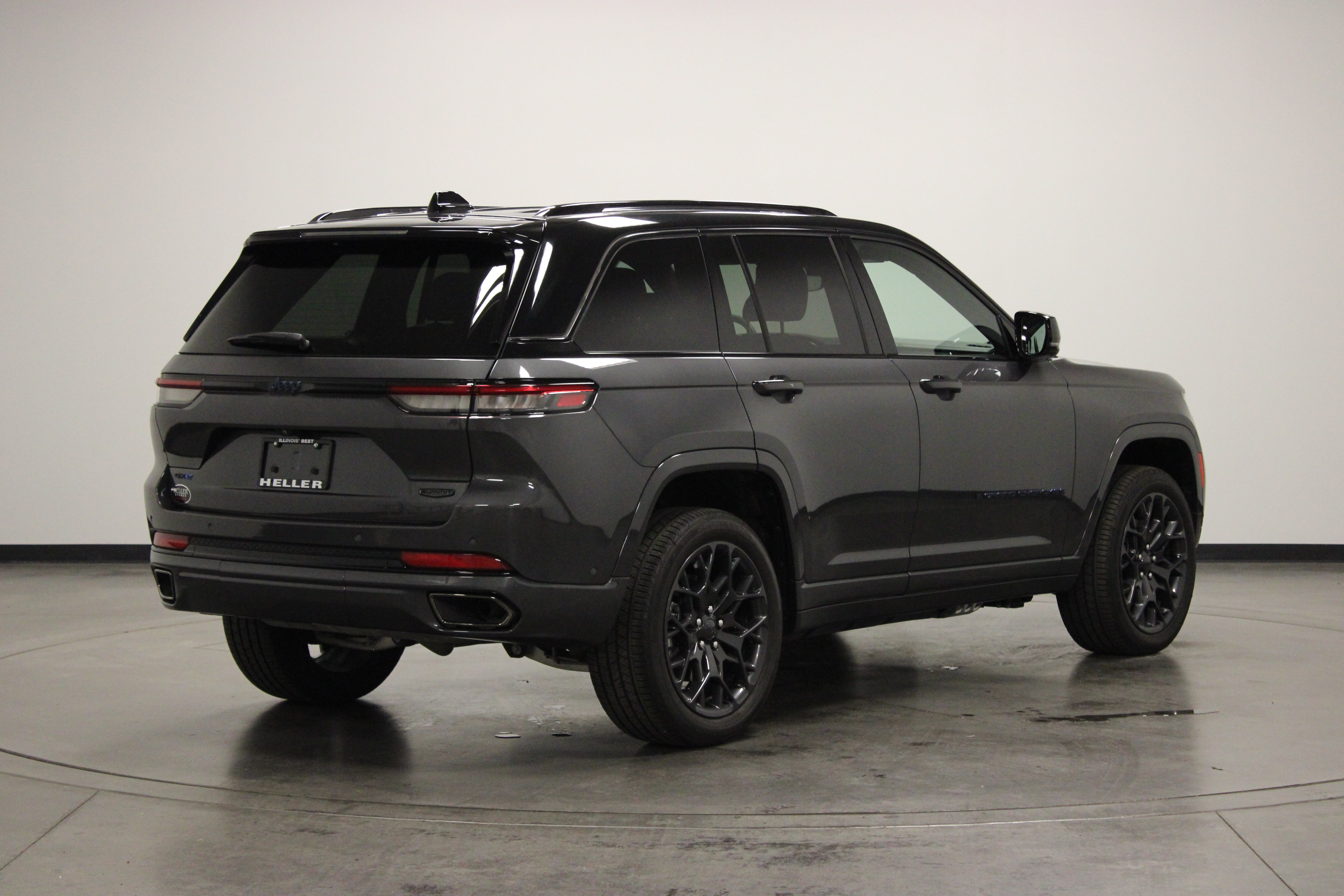Used 2025 Jeep Grand Cherokee Summit w/ High Altitude Package AWD/4WD image 10