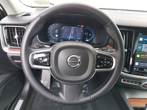 Used 2024 Volvo S60 B5 Plus image 16