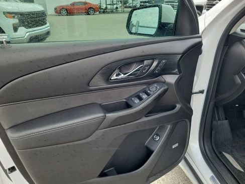 Used 2021 Chevrolet Traverse High Country FWD image 17