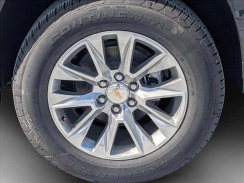 New 2025 Chevrolet Suburban Premier image 9