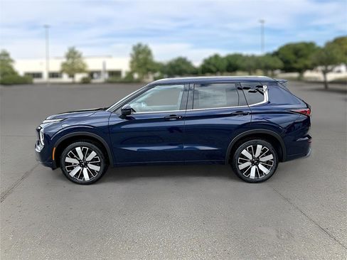 New 2025 Mitsubishi Outlander SEL image 4
