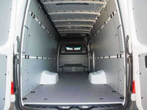 New 2025 Mercedes-Benz Sprinter 4500 image 32