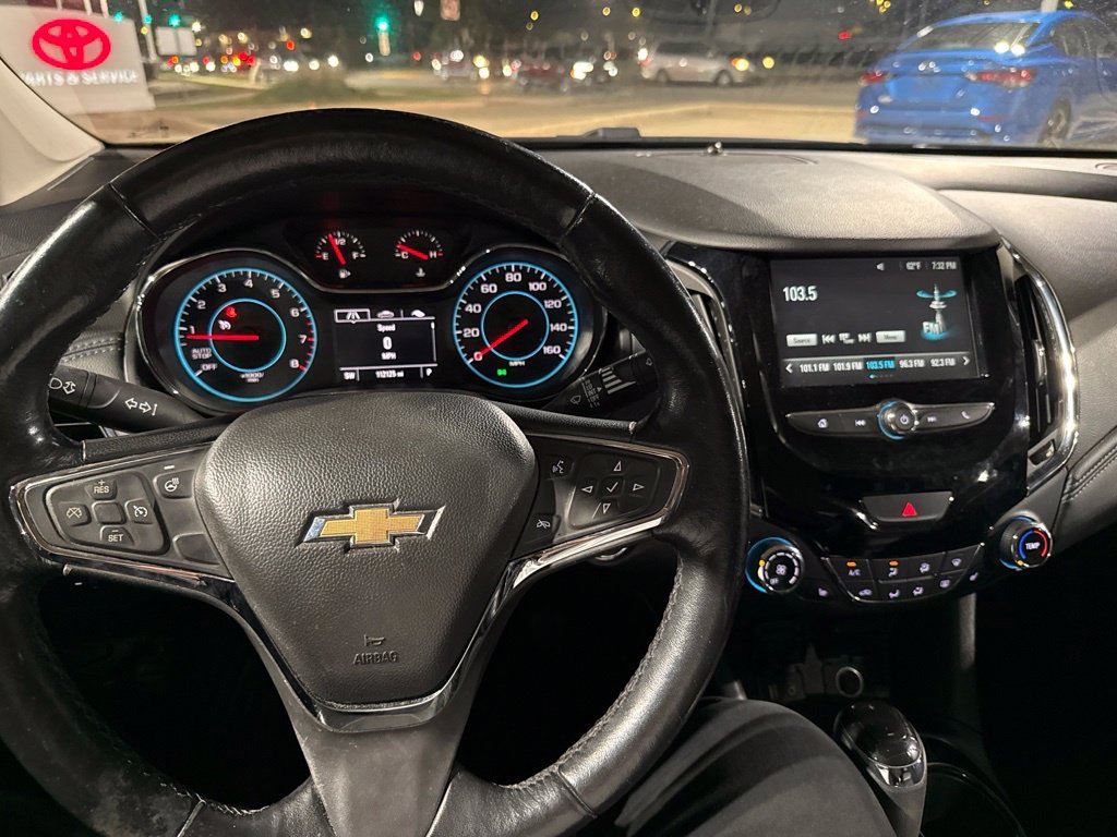 Used 2017 Chevrolet Cruze Premier FWD image 17