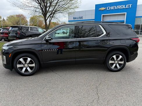 Used 2023 Chevrolet Traverse LT w/ LT Premium Package AWD/4WD image 2