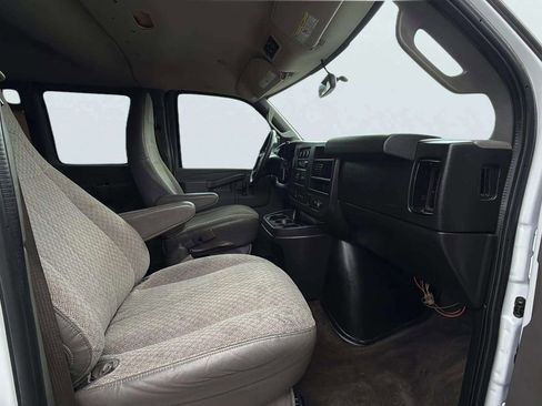Used 2018 Chevrolet Express 3500 LT w/ LT Preferred Equipment Group RWD image 12