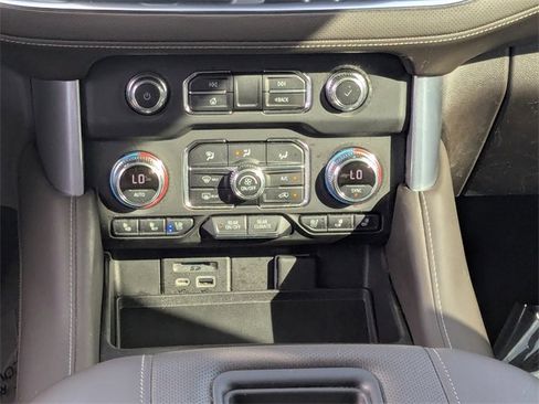 Used 2021 GMC Yukon SLT w/ SLT Premium Package image 20