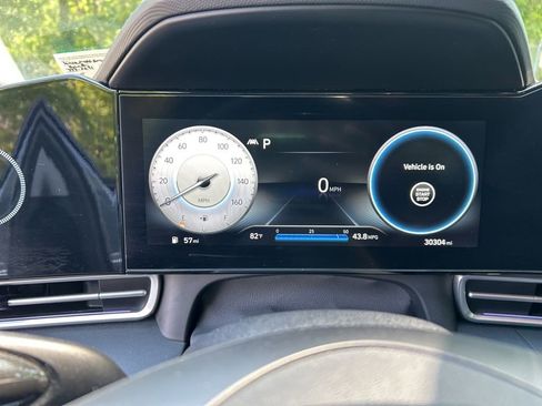 Used 2021 Hyundai Elantra Limited FWD image 19