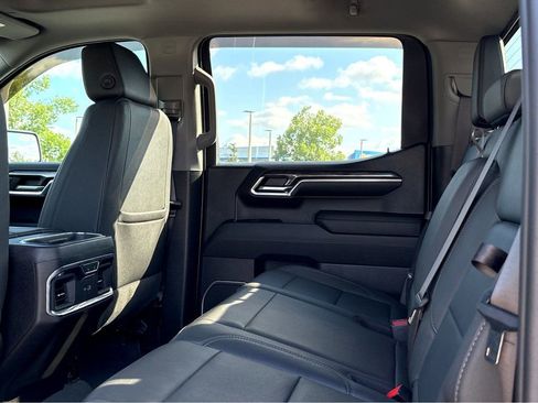 Used 2023 Chevrolet Silverado 1500 LTZ w/ LTZ Premium Package AWD/4WD image 16