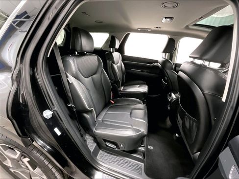 Used 2023 Hyundai Palisade SEL w/ Premium Package image 16