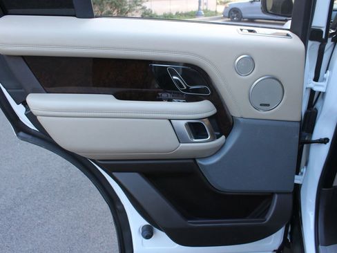 Used 2018 Land Rover Range Rover Supercharged image 18