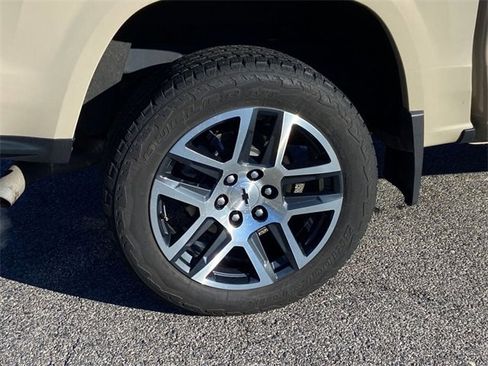 Used 2023 Chevrolet Colorado Z71 w/ Z71 Convenience Package 2 image 11