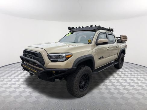 Used 2019 Toyota Tacoma TRD Off-Road image 3