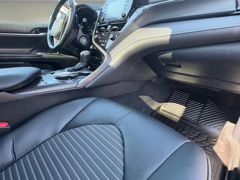 Used 2022 Toyota Camry SE w/ Cold Weather Package image 41