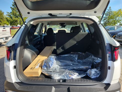 New 2026 Hyundai Tucson SE image 8