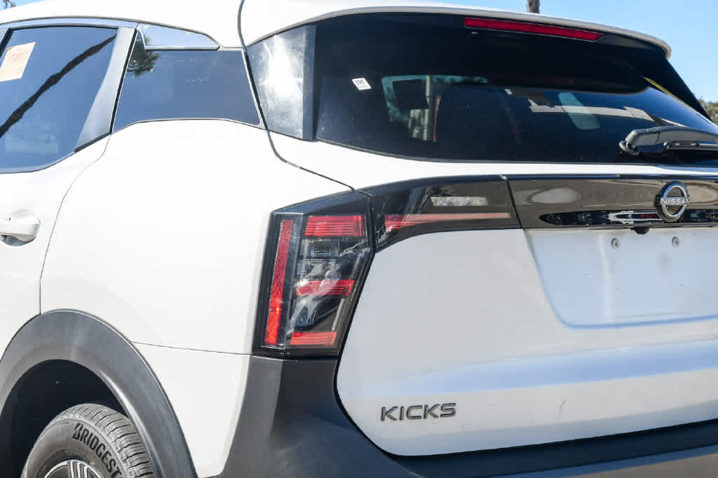 Used 2025 Nissan Kicks SV FWD image 5
